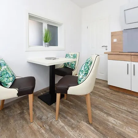 Haus Zur Moewe - Poolnutzung - Garten - Tischtennis Appartement Bensersiel